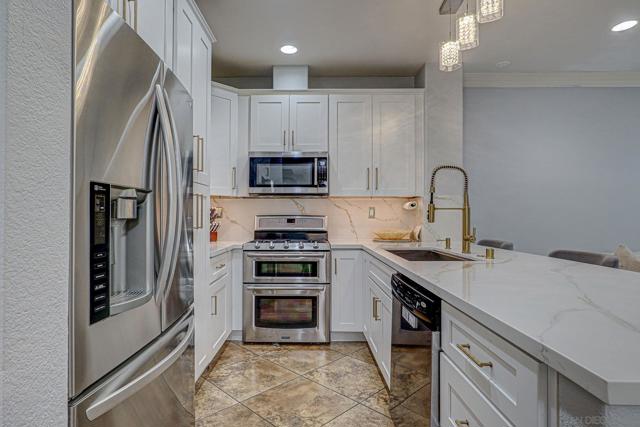 1526 Caminito Sicilia, Chula Vista CA: https://media.crmls.org/mediaz/05b0dab3-eae9-44d4-ad69-4a153b6285b2.jpg
