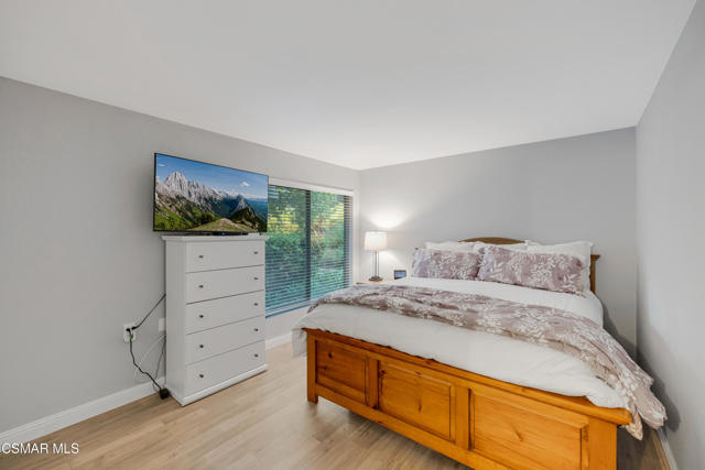 348 Chestnut Hill Court, Thousand Oaks CA: https://media.crmls.org/mediaz/05b0f874-8038-46ad-8ae5-54a85e208898.jpg