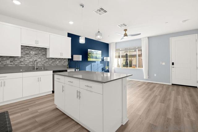 347 Sweet Pl, Fallbrook CA: https://media.crmls.org/mediaz/05b119bc-48c3-4faa-878b-cca47c95c229.jpg