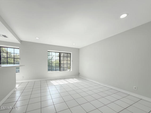 5404 Quakertown Avenue, Woodland Hills CA: https://media.crmls.org/mediaz/05b16edf-3e58-49a6-8306-c5c51a55f04b.jpg
