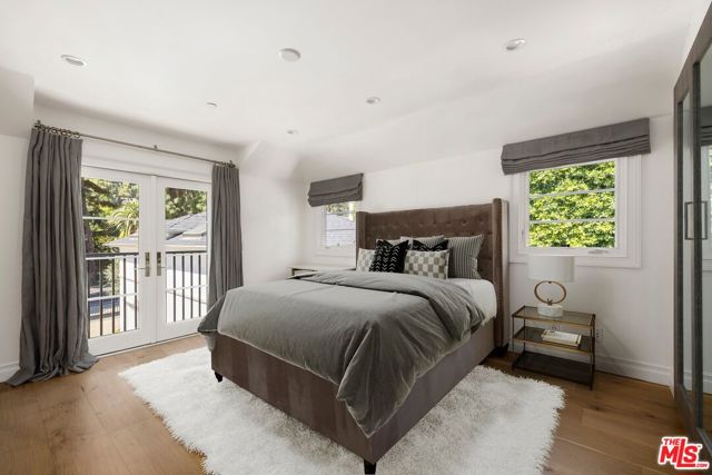 1214 Coldwater Canyon Drive, Beverly Hills CA: https://media.crmls.org/mediaz/05b19451-8c0d-426f-af1f-7f07df5ac69e.jpg