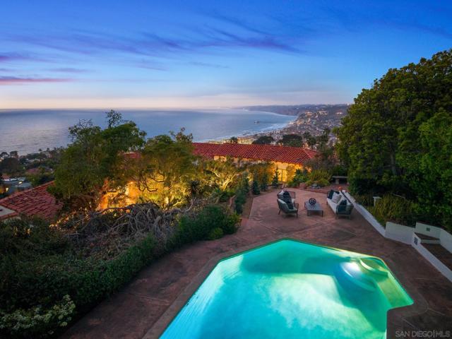 7520 Hillside Dr, La Jolla CA: https://media.crmls.org/mediaz/05b1a16b-4029-47f4-b9f7-6e1c79ca907f.jpg