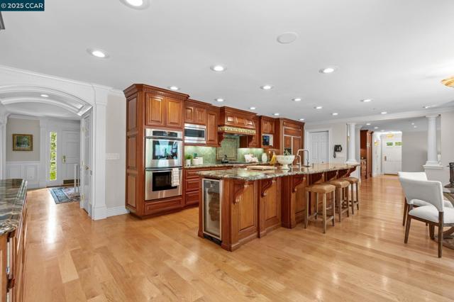 32 Kensington Ct, Alamo CA: https://media.crmls.org/mediaz/05b1c925-2532-4f75-bff9-17b122e26df9.jpg