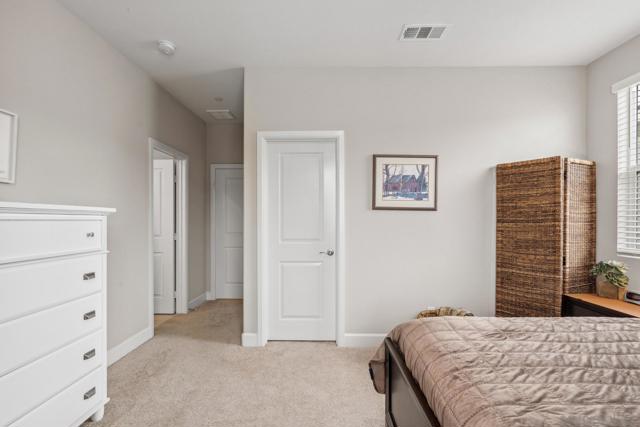 27661 Heritage Ln, Valley Center CA: https://media.crmls.org/mediaz/05b21e69-88b9-4892-826c-53f0ef9b2555.jpg