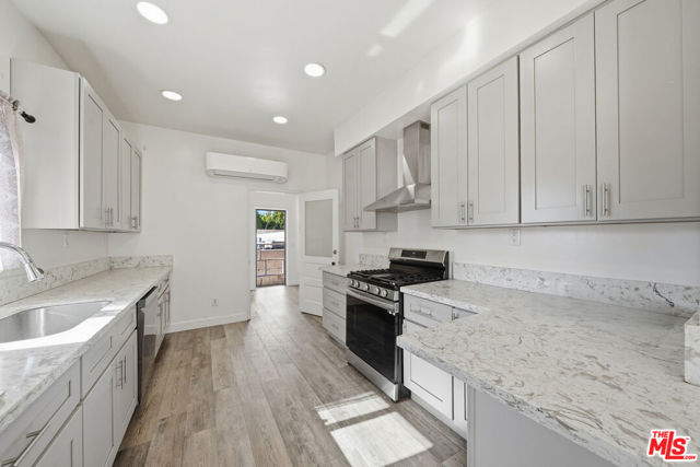 1147 S Westlake Avenue, Los Angeles CA: https://media.crmls.org/mediaz/05b22994-308d-4a88-b799-11c6c009c253.jpg