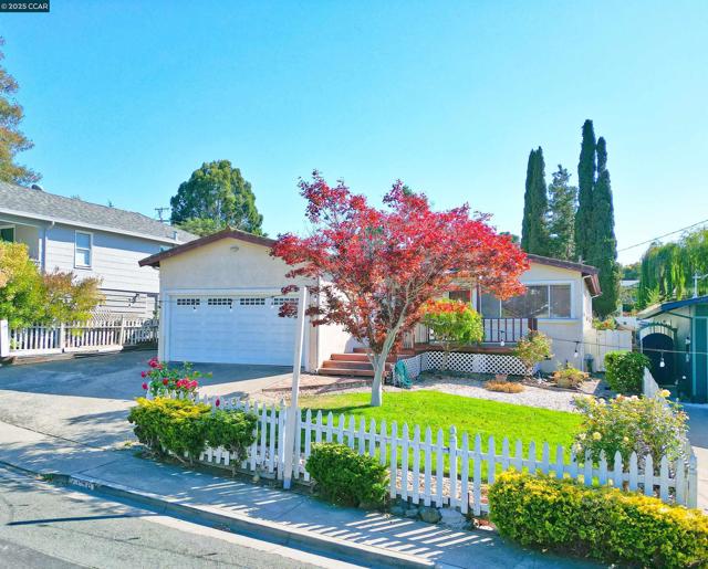2156 MONTEREY AVENUE, Martinez CA: https://media.crmls.org/mediaz/05b27b9c-e902-463e-b6de-927bcd493897.jpg