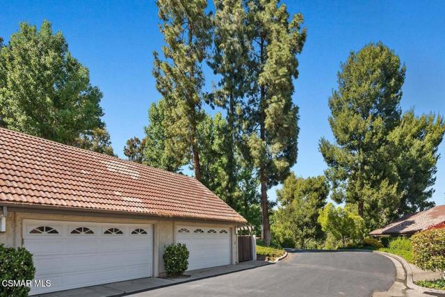 12 Sparrowhawk Lane, Oak Park CA: https://media.crmls.org/mediaz/05b2dcbd-cd86-4efb-9af4-f9d31c3bd8d3.jpg