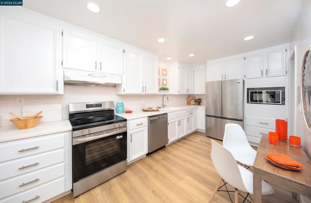 600 Terra California Dr, Walnut Creek CA: https://media.crmls.org/mediaz/05b3b3f2-487f-444e-87a1-9a848e1f2dc5.jpg