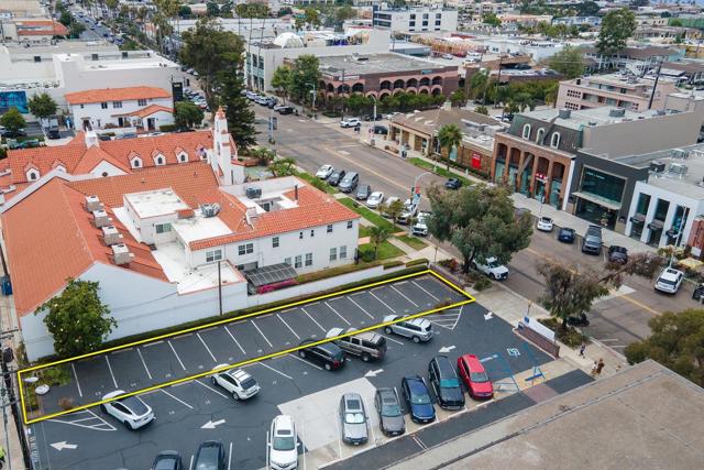 7733 Girard Ave, La Jolla CA: https://media.crmls.org/mediaz/05b3baeb-82cf-4c65-8fa6-0073f3b5a67d.jpg