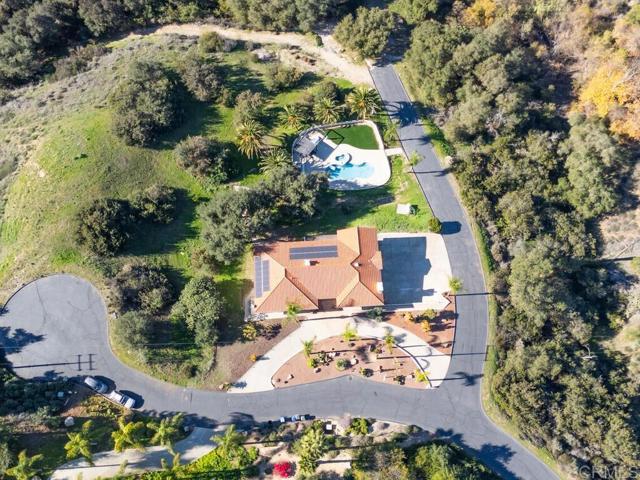 2230 Calle Dos Lomas, Fallbrook CA: https://media.crmls.org/mediaz/05b3c55d-7a8a-4cdd-971f-6e8a9b11d11b.jpg