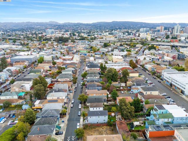 857 Athens Ave, Oakland CA: https://media.crmls.org/mediaz/05b4312b-43f7-40e3-8de3-f24528ba75aa.jpg