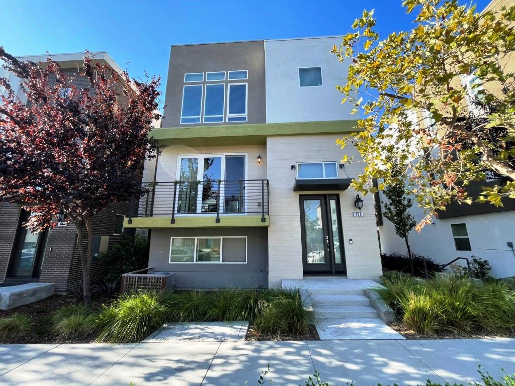 168 Llano de Los Robles Avenue