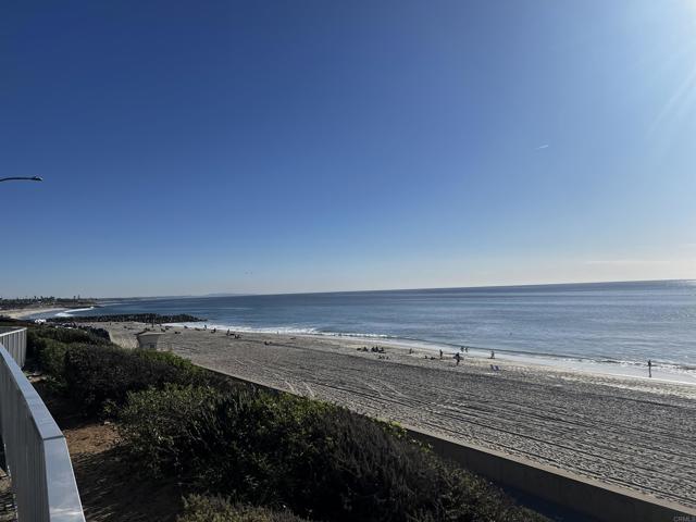 Detail Gallery Image 8 of 40 For 159 Redwood Ave. #B,  Carlsbad,  CA 92008 - 2 Beds | 1/1 Baths