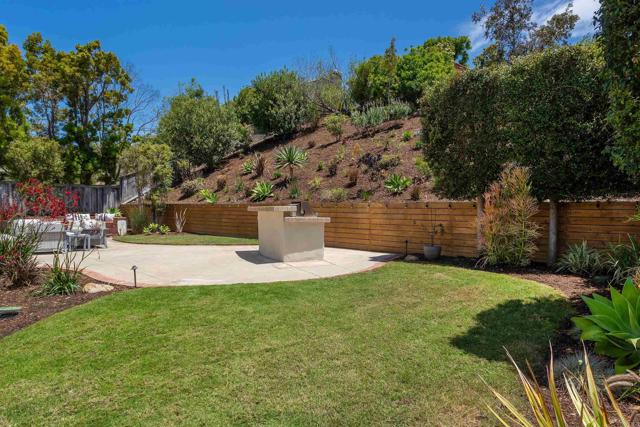 7866 Calle Oliva, Carlsbad CA: https://media.crmls.org/mediaz/05b4d774-c2b8-41ed-b57f-127763710883.jpg