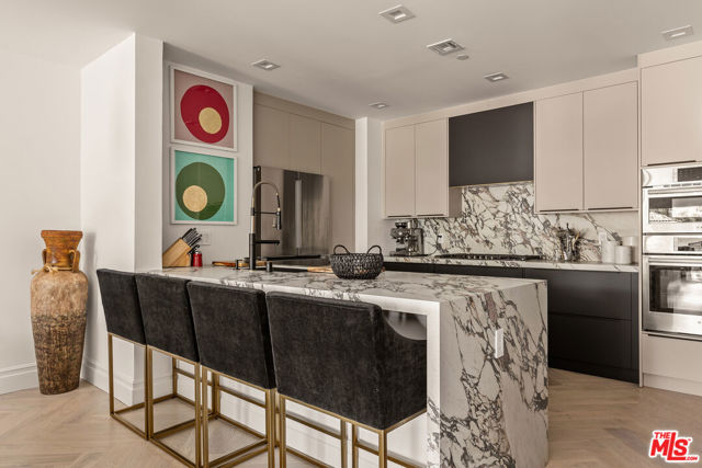 10727 Wilshire Boulevard, Los Angeles CA: https://media.crmls.org/mediaz/05b4f7be-e512-45cc-82bd-0cf992769acb.jpg