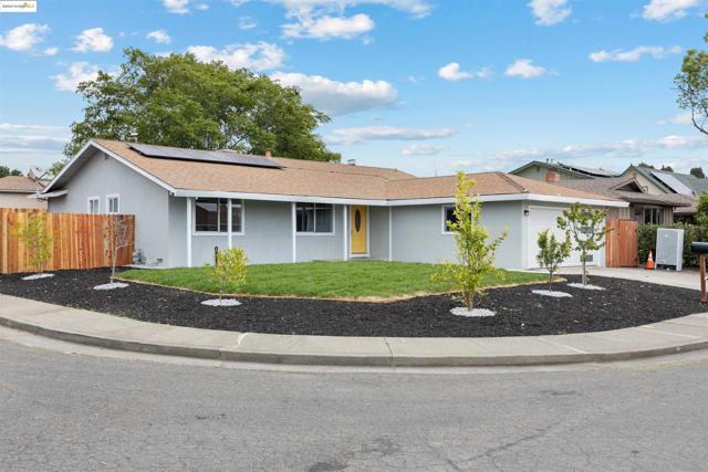 236 Larkspur, Fairfield CA: https://media.crmls.org/mediaz/05b574cf-e7d6-4998-86a6-a6a9c8e5f1f4.jpg