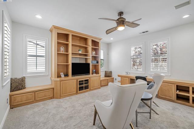 260 Abigail Cir, Danville CA: https://media.crmls.org/mediaz/05b5b499-4f21-440b-ae8f-98fc71359900.jpg