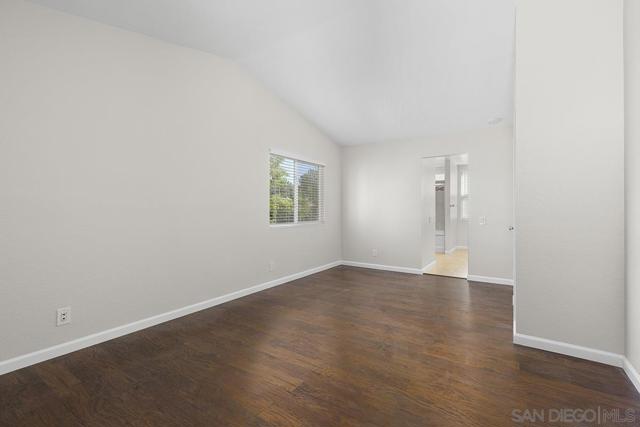 4041 Tynebourne Cir, San Diego CA: https://media.crmls.org/mediaz/05b6083b-e396-4c4a-aee2-dd1bc78344fa.jpg