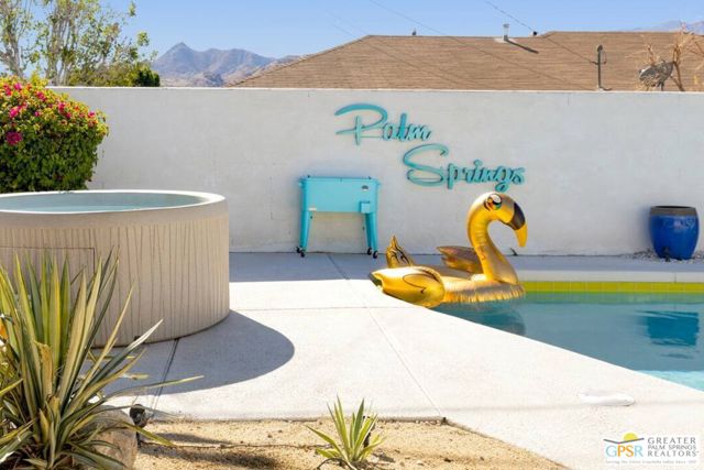3963 E Calle San Antonio, Palm Springs CA: https://media.crmls.org/mediaz/05b63e4a-536f-4a6f-a4d0-ade3941bc928.jpg