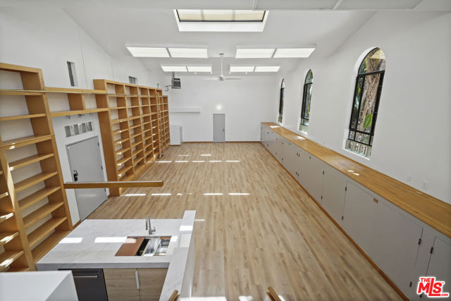 28828 Selfridge Dr, Malibu CA: https://media.crmls.org/mediaz/05b63ea2-b8e9-4ac6-9d7a-0cc6acacdf01.jpg
