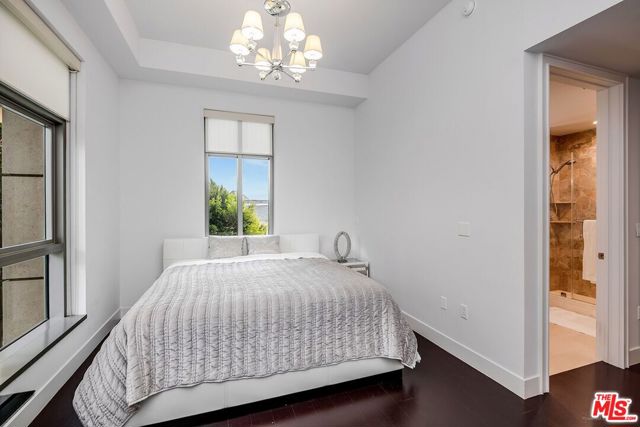 10776 Wilshire Boulevard, 301 photo 17