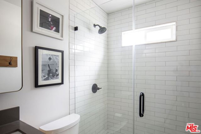 6616 W 87th Street, Los Angeles CA: https://media.crmls.org/mediaz/05b657b6-434b-4a18-a2f1-11f8591ce177.jpg