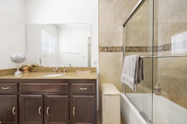 Detail Gallery Image 19 of 42 For 536 Hampton Rd, Burbank,  CA 91504 - 3 Beds | 2 Baths