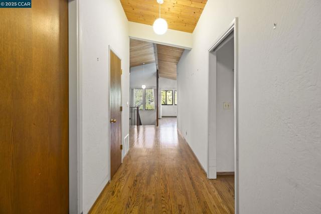 1383 Alvarado Rd, Berkeley CA: https://media.crmls.org/mediaz/05b6b4ca-1037-428f-adf1-33d64a6f5ec9.jpg