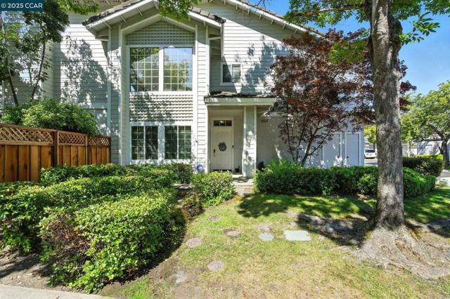 89 Amberfield Ln, Danville CA: https://media.crmls.org/mediaz/05b6b68d-c903-4e9b-968d-7838d93f080a.jpg