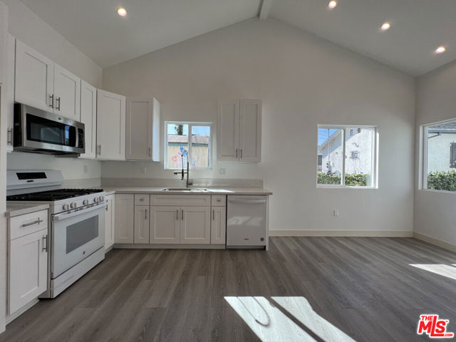 8642 Baring Cross Street, Los Angeles CA: https://media.crmls.org/mediaz/05b75219-d5aa-4bb1-b2a2-ca74bdf43b4b.jpg