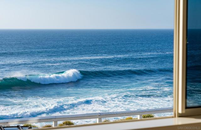 939 Coast Blvd, La Jolla CA: https://media.crmls.org/mediaz/05b88d3a-47d8-4399-b0c5-9224e9c7ea12.jpg