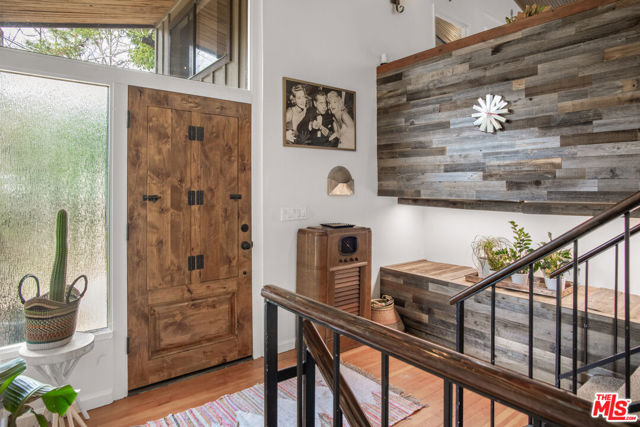 886 Camino Colibri, Calabasas CA: https://media.crmls.org/mediaz/05b9a4e1-c8c8-4eff-ac0e-d723df9fddc7.jpg