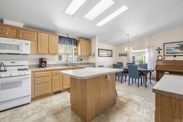 Detail Gallery Image 14 of 37 For 525 W El Norte Pkwy #301,  Escondido,  CA 92026 - 3 Beds | 2 Baths