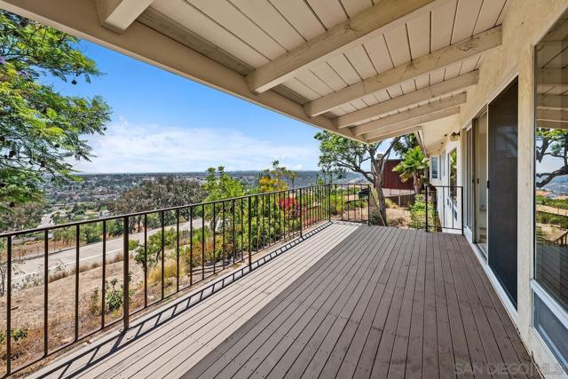 6371 Dwane Ave, San Diego CA: https://media.crmls.org/mediaz/05ba4348-e913-4aaa-b4d8-55b20acd4703.jpg