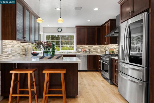 1092 Hillendale Ct, Walnut Creek CA: https://media.crmls.org/mediaz/05bae19f-c3e0-4372-b23c-3933c03f60ee.jpg