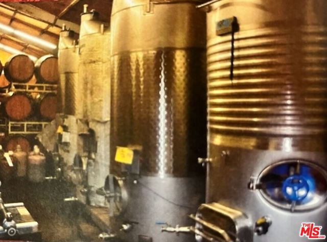 20799 Highway 128, Yorkville CA: https://media.crmls.org/mediaz/05bb1586-d9f1-493e-a9ce-32f0bb686174.jpg