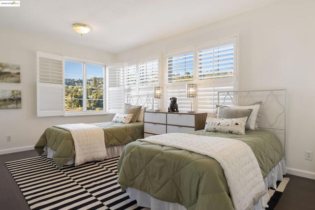 5668 Buena Vista Ave, Oakland CA: https://media.crmls.org/mediaz/05bbb1a3-ba58-4921-972d-7d277fb93f2b.jpg
