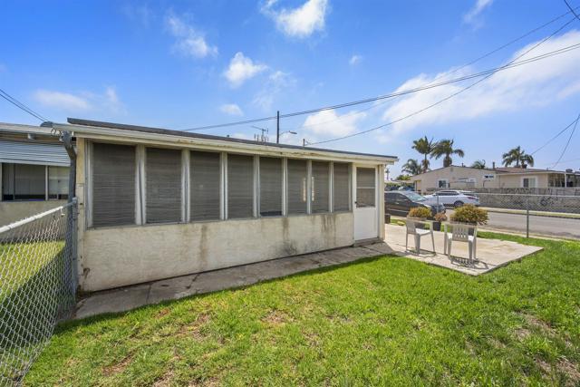 742 Jefferson Avenue, Chula Vista CA: https://media.crmls.org/mediaz/05bbc01c-72b0-4b4d-8020-f2ef392a3cac.jpg