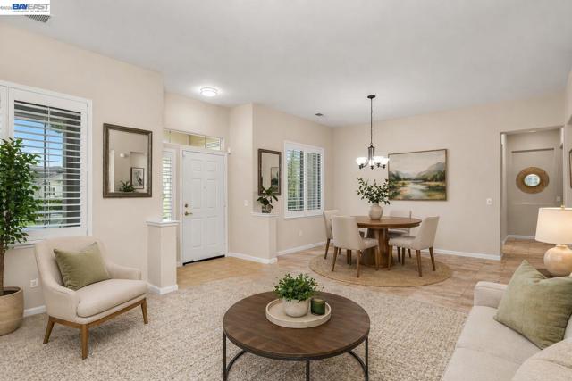 1778 Rubidoux Ter, Brentwood (CC) CA: https://media.crmls.org/mediaz/05bbeaca-4415-4fff-8ff3-86bbb46597c6.jpg
