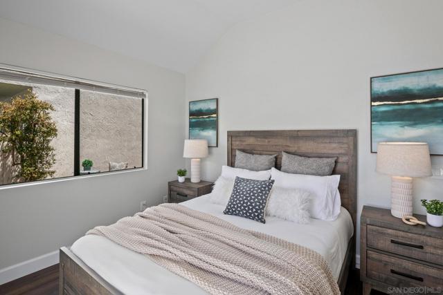 802 Spindrift Ln, Carlsbad CA: https://media.crmls.org/mediaz/05bc1997-c91f-4b6f-9c11-9a0b858aa43f.jpg