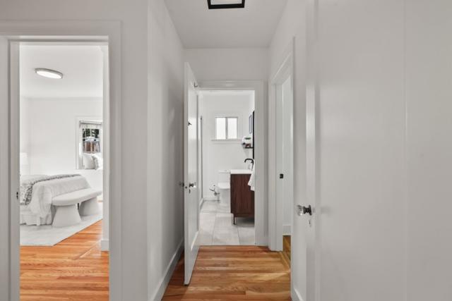 2061 Valparaiso Avenue, Menlo Park CA: https://media.crmls.org/mediaz/05bc4190-8ddd-4269-88a8-5c9c17a74bf3.jpg