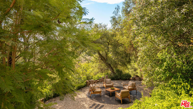 Image 42 of 72 For 12752 Mulholland Drive