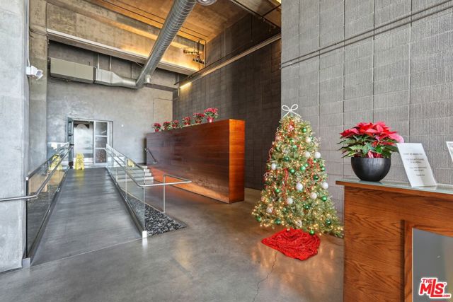 530 S Hewitt Street, Los Angeles CA: https://media.crmls.org/mediaz/05bc9a36-ba8d-4710-b01c-a8305c0dd1b3.jpg