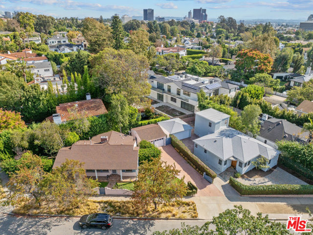 210 S Bundy Drive, Los Angeles CA: https://media.crmls.org/mediaz/05bca05d-1477-4327-92a0-372a5b687390.jpg