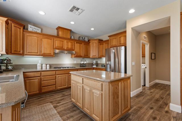 6454 Green Castle Cir, Discovery Bay CA: https://media.crmls.org/mediaz/05bcc1e2-1095-406c-9c5d-b76167fdb0a2.jpg
