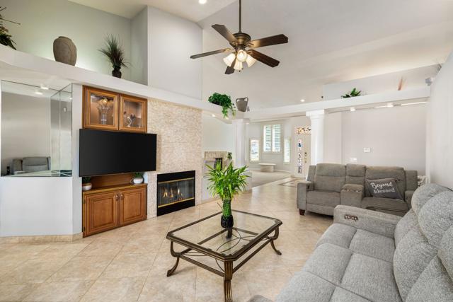 Image 11 of 50 For 370 Links Drive