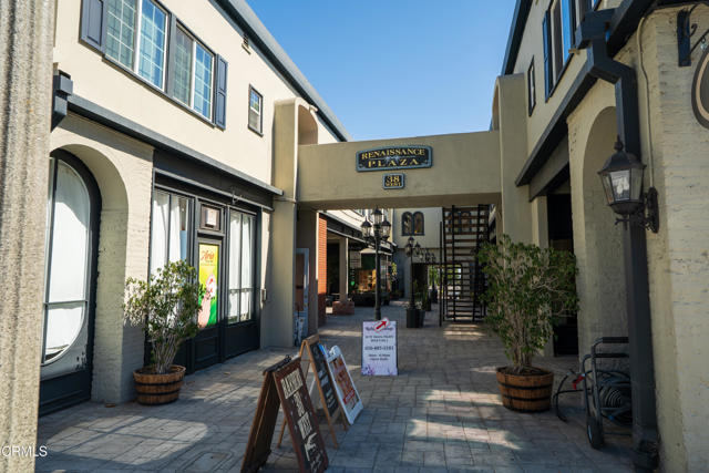 684 Orange Drive, Sierra Madre CA: https://media.crmls.org/mediaz/05bcd3b5-1c06-4079-80bf-d12ff616ef4b.jpg