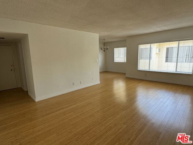 2803 Arizona Avenue, Santa Monica CA: https://media.crmls.org/mediaz/05bdf6e2-5ed5-4ad6-bb27-500416a1d73e.jpg