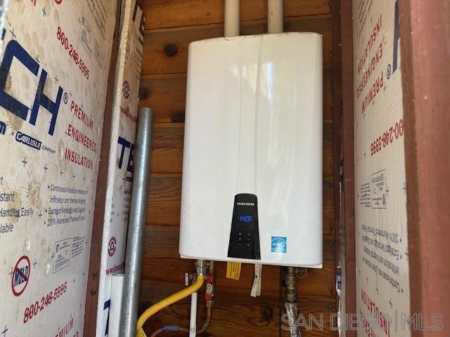 535 W Rainbow Blvd, Big Bear CA: https://media.crmls.org/mediaz/05be287e-af27-41ec-a3bd-31bc80a1291d.jpg