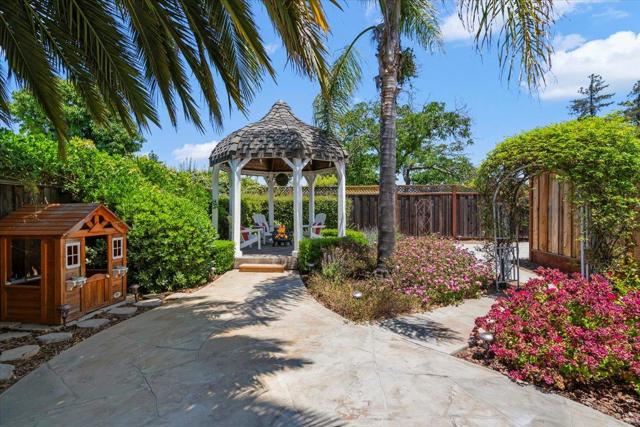 15570 Loma Vista Avenue, Los Gatos CA: https://media.crmls.org/mediaz/05be4262-bad3-49d9-a310-426f65052633.jpg